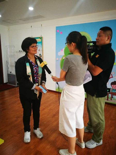 參訪團團長接受《朝陽有線》采訪（團結湖文化中心）_副本